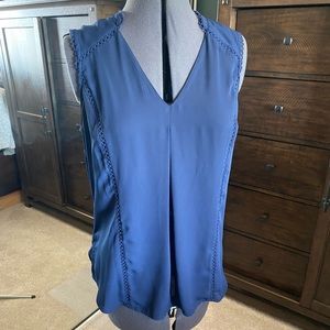 Daniel Rainn cute blue top